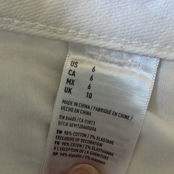 American Eagle white jean shorts distressed eyelet pockets peak through Sz 6 - Picture 7 of 7